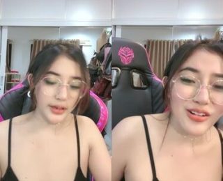2 Jam Bersama Lidya Danira Cakep Berkacamata - BOKEPIND